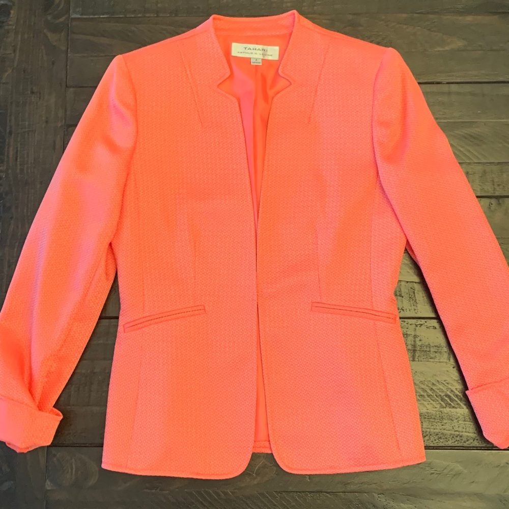 Tahari Blazer Women’s ACCEPTING OFFERS!